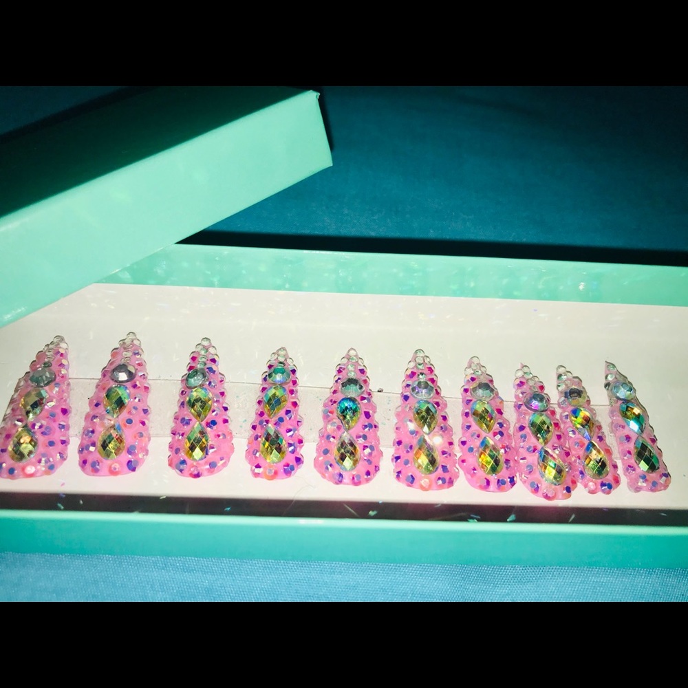 Press on nails